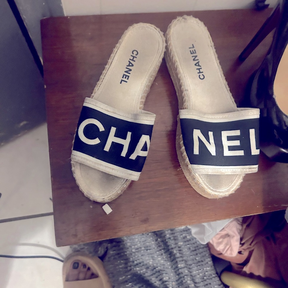 Chanel slides
